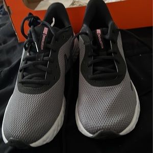 Nike Revolution 5 Running Shoes Womens Sz 8.5 Grey Black Trainers